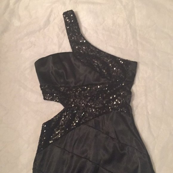 Dresses & Skirts - B Smart Juniors Black Gown Dress One Shoulder